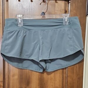 Lululemon Women's 2.5 speed Up Shorts EUC!